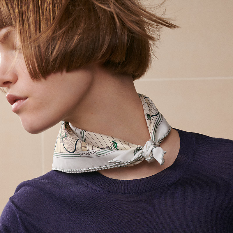 HERMES スカーフ Les Becanes scarf 45 直営店ラッピング Les Becanes scarf 45 | Hermès Finland